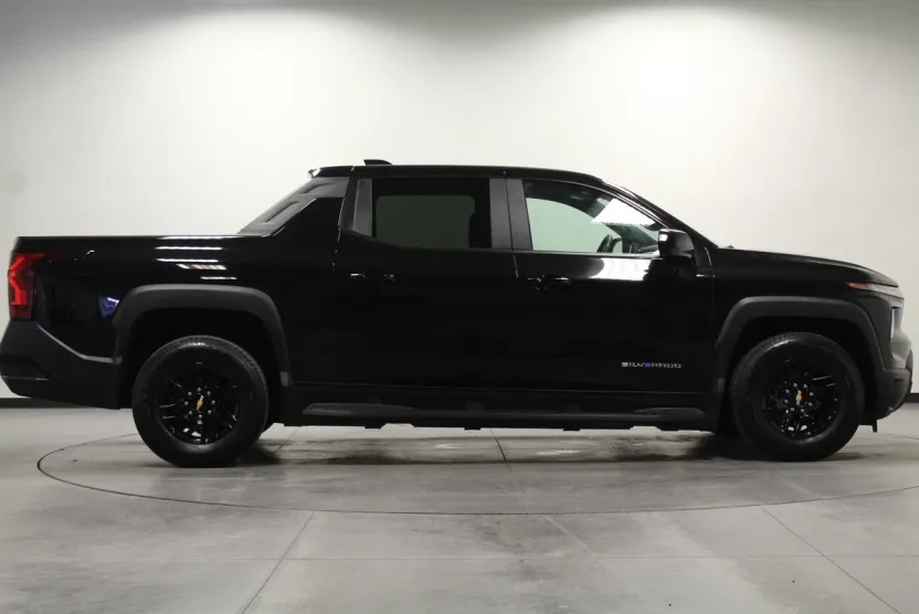 2024 Chevrolet Silverado EV Work Truck photo 1