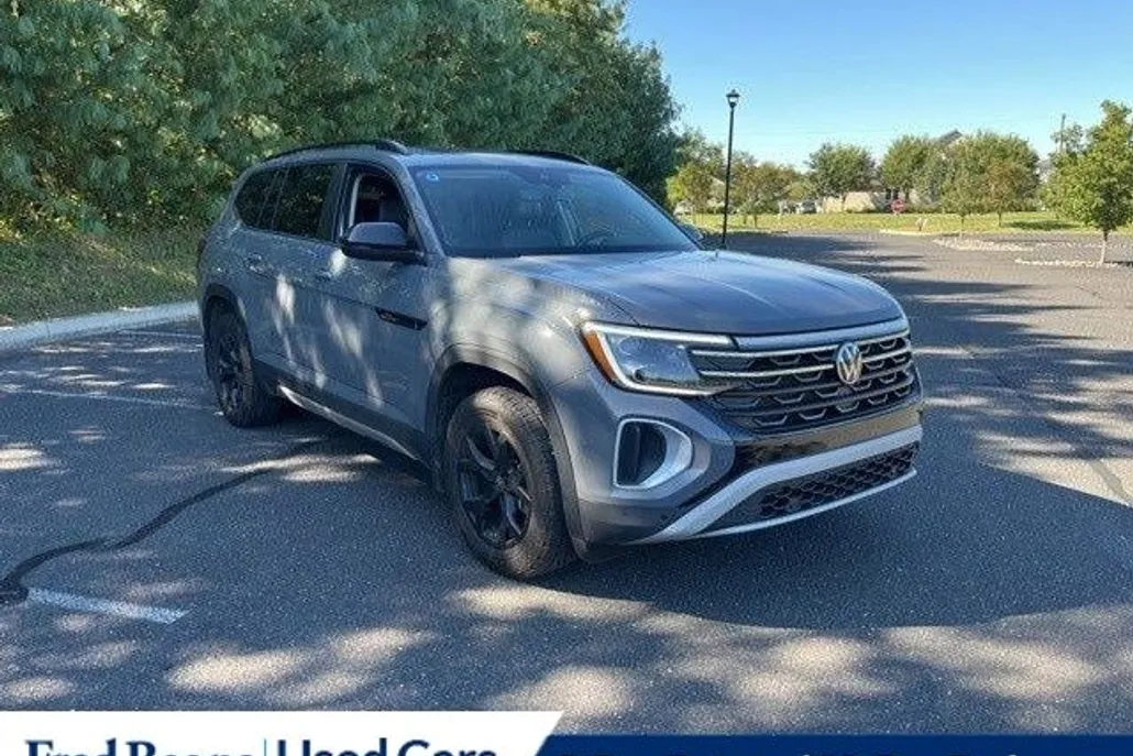 2024 Volkswagen Atlas Peak Edition SE Technology photo 1