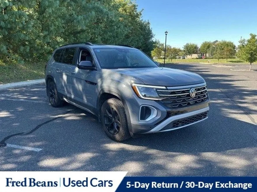 2024 Volkswagen Atlas Peak Edition SE Technology photo 1
