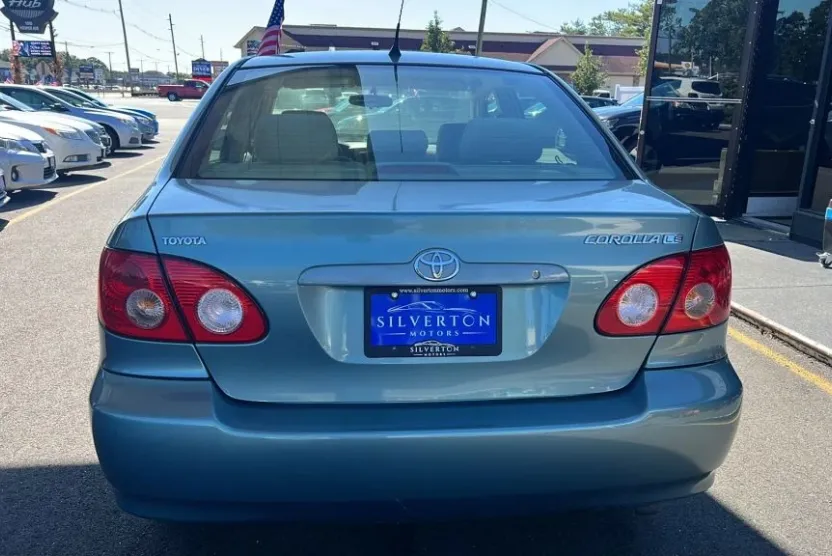 2006 Toyota Corolla LE photo 1