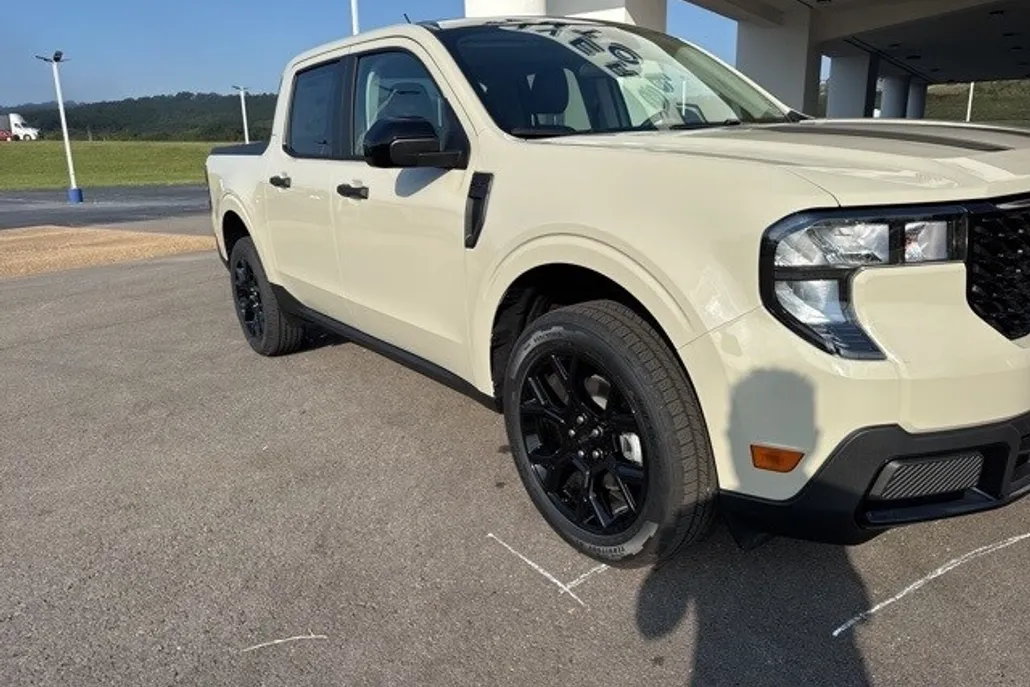 2025 Ford Maverick XLT photo 1