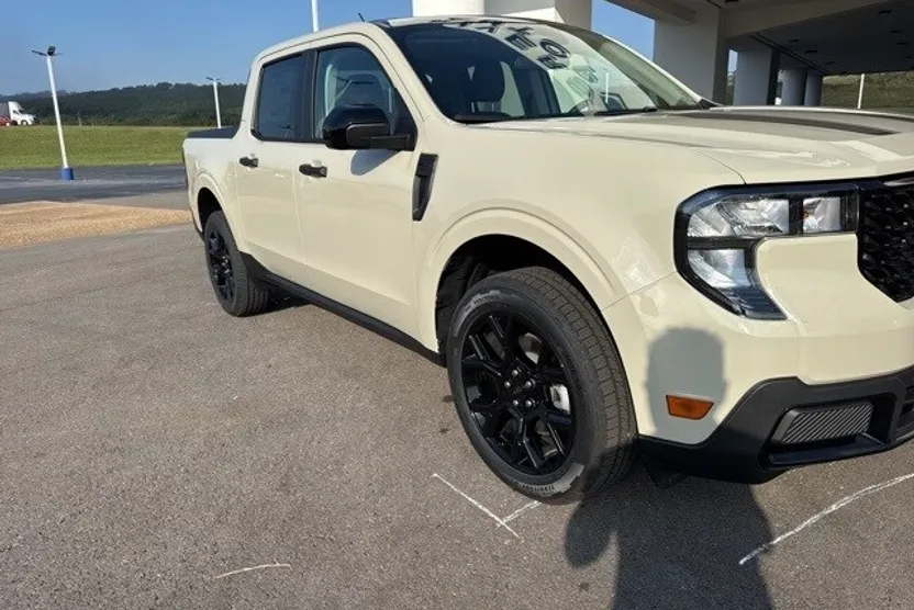 2025 Ford Maverick XLT photo 1