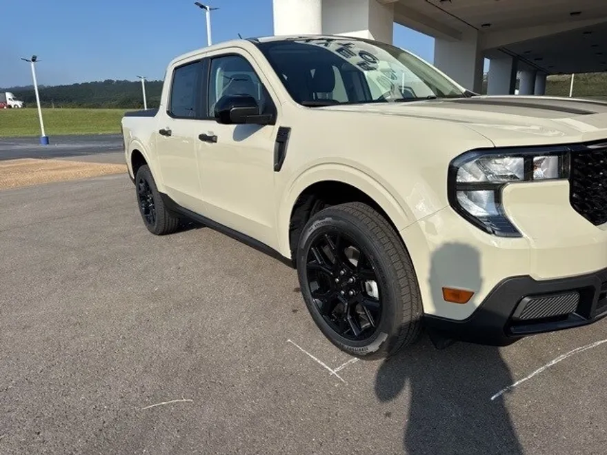 2025 Ford Maverick XLT photo 1
