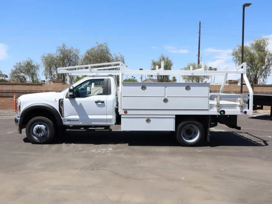 2024 Ford F-550 photo 1