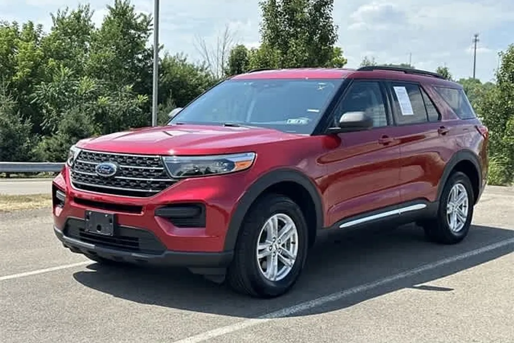 2021 Ford Explorer XLT photo 1