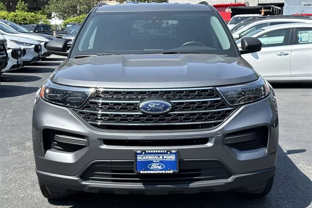 2022 Ford Explorer XLT photo 1