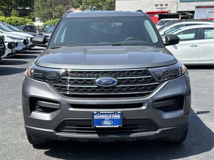 2022 Ford Explorer XLT photo 1