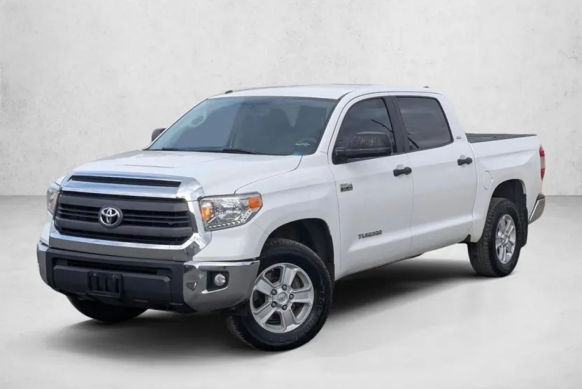 2015 Toyota Tundra SR5 CrewMax photo 1