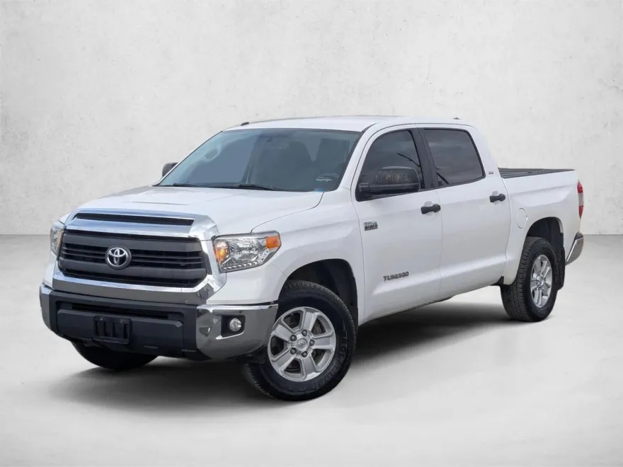 2015 Toyota Tundra SR5 CrewMax photo 1