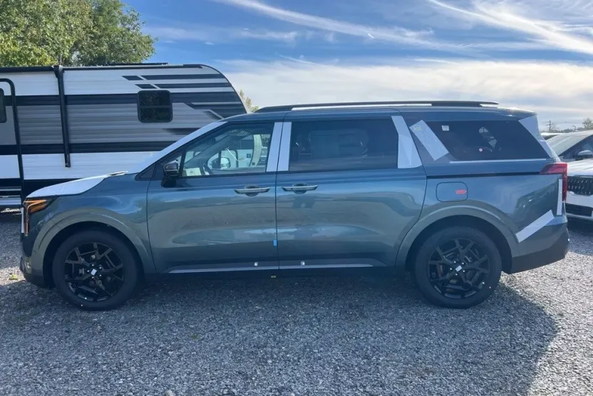 2026 Kia Carnival SX photo 1