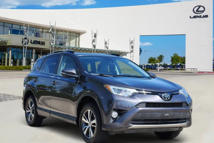 2018 Toyota RAV4 XLE photo 1