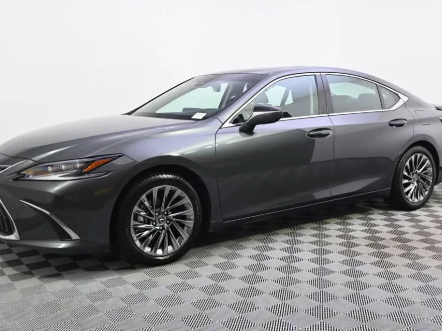 2024 Lexus ES 300h Ultra Luxury photo 1