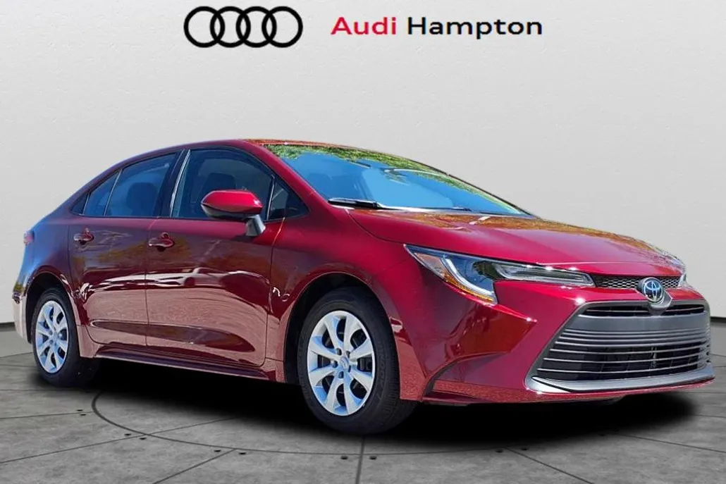 2024 Toyota Corolla LE photo 1