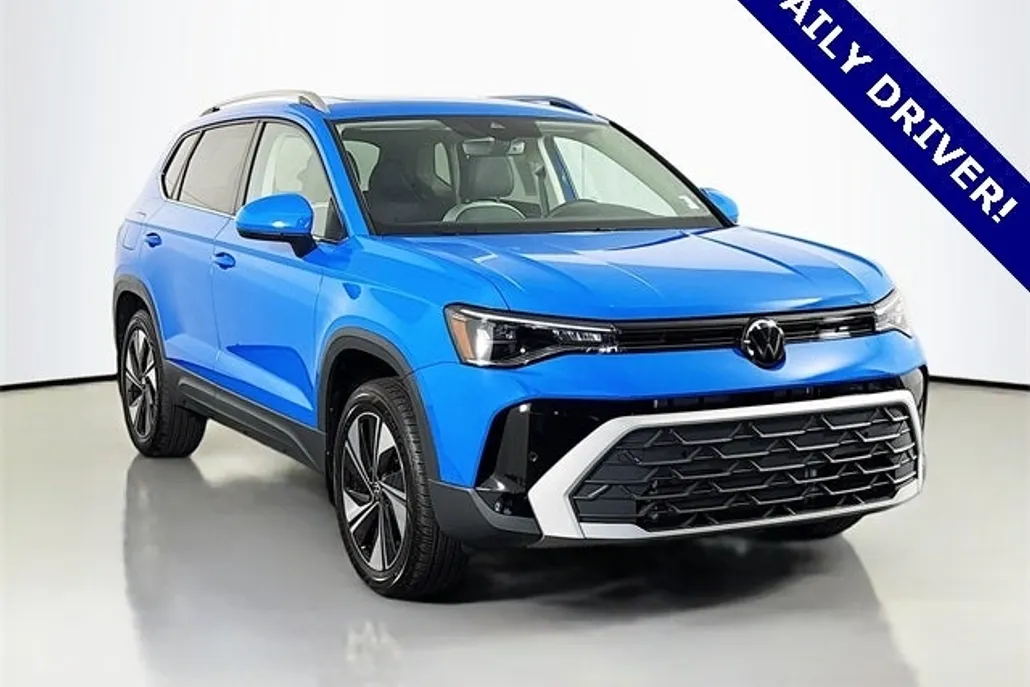 2025 Volkswagen Taos SE photo 1