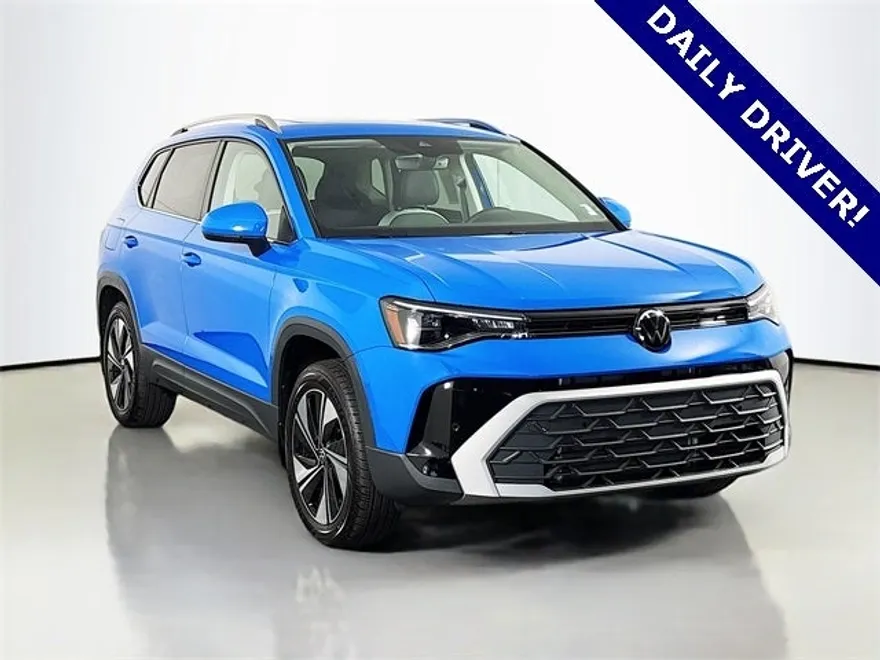 2025 Volkswagen Taos SE photo 1