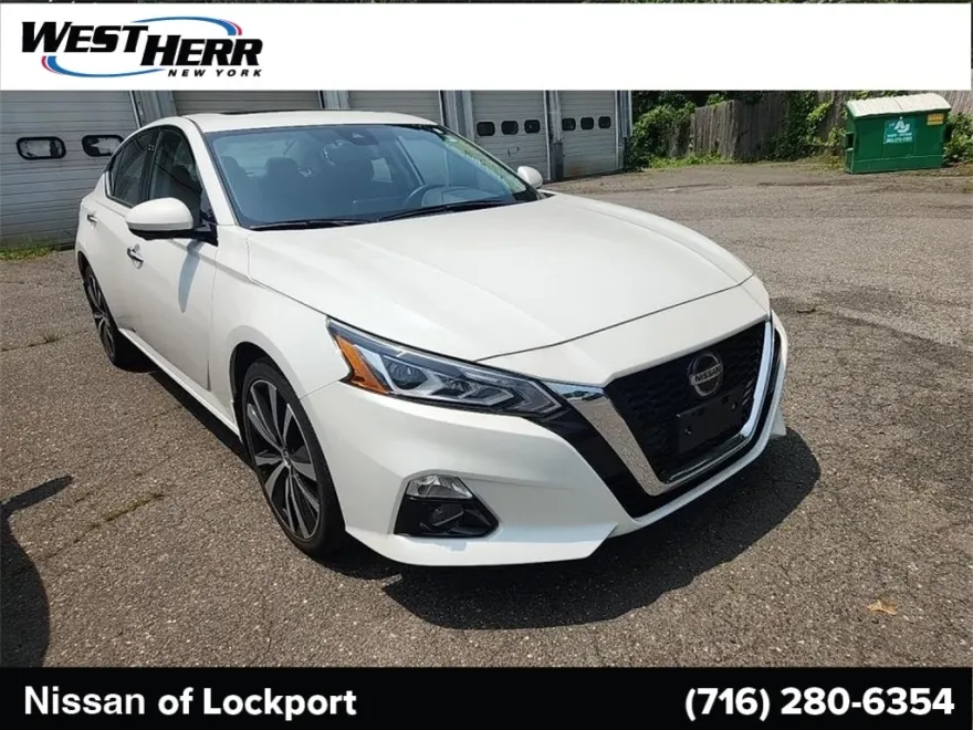 2022 Nissan Altima 2.5 Platinum photo 1
