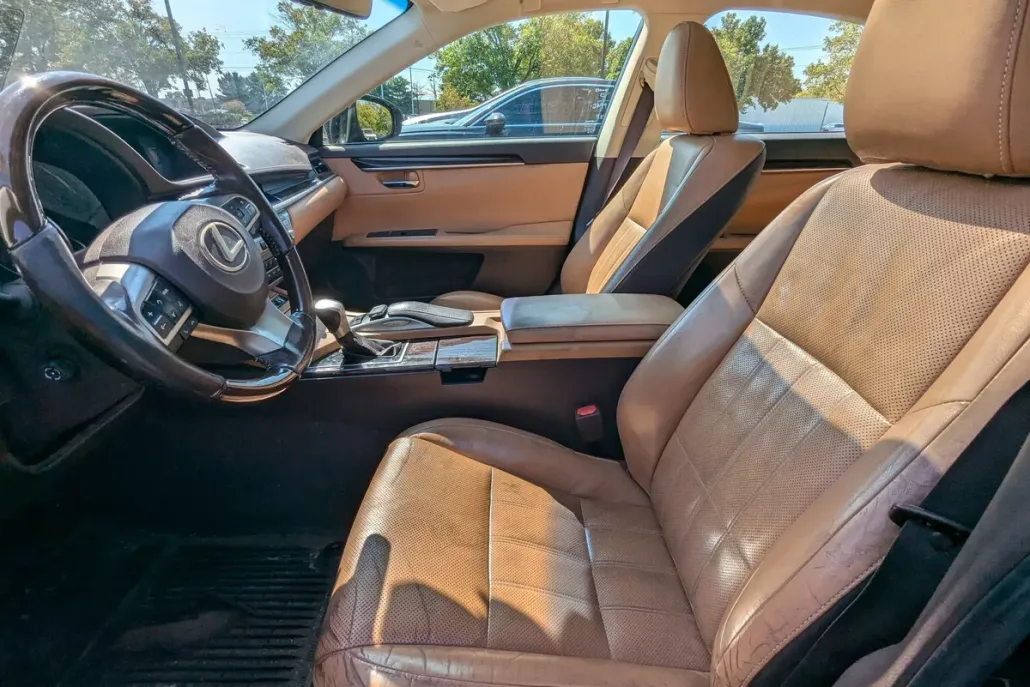 2016 Lexus ES 300h photo 1