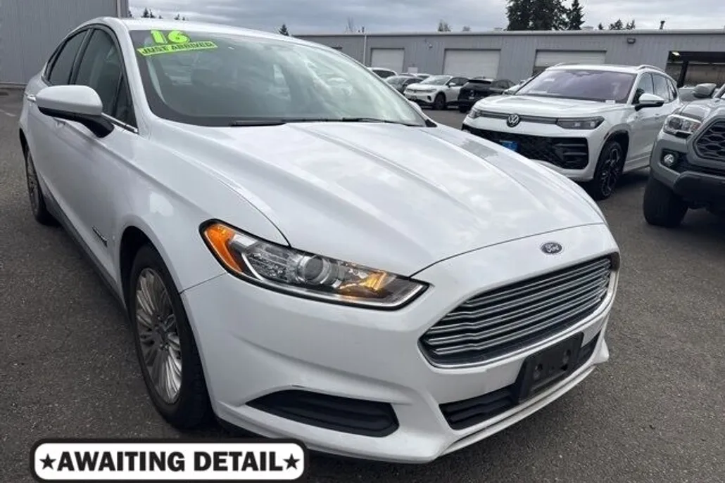 2016 Ford Fusion Hybrid S photo 1