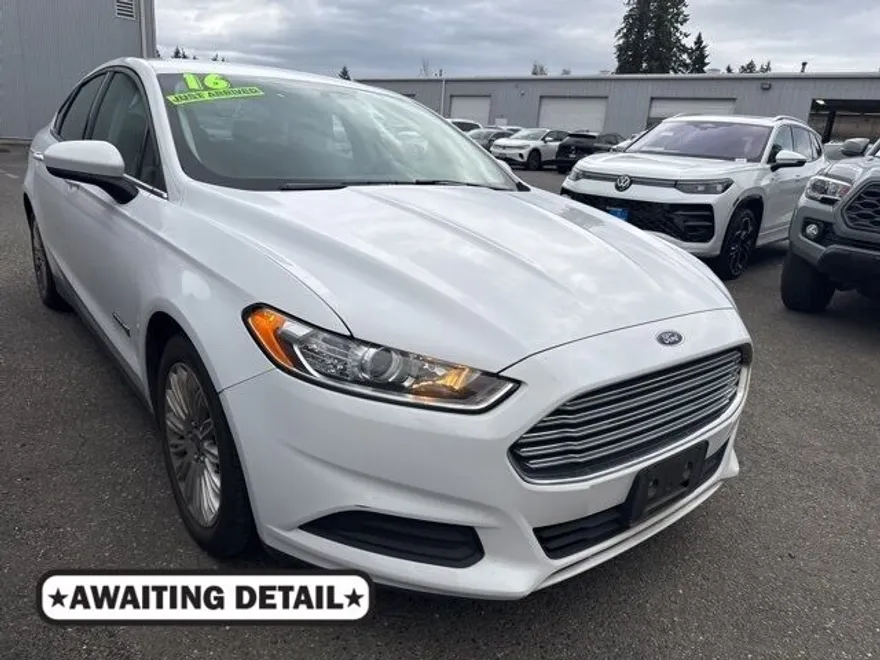 2016 Ford Fusion Hybrid S photo 1