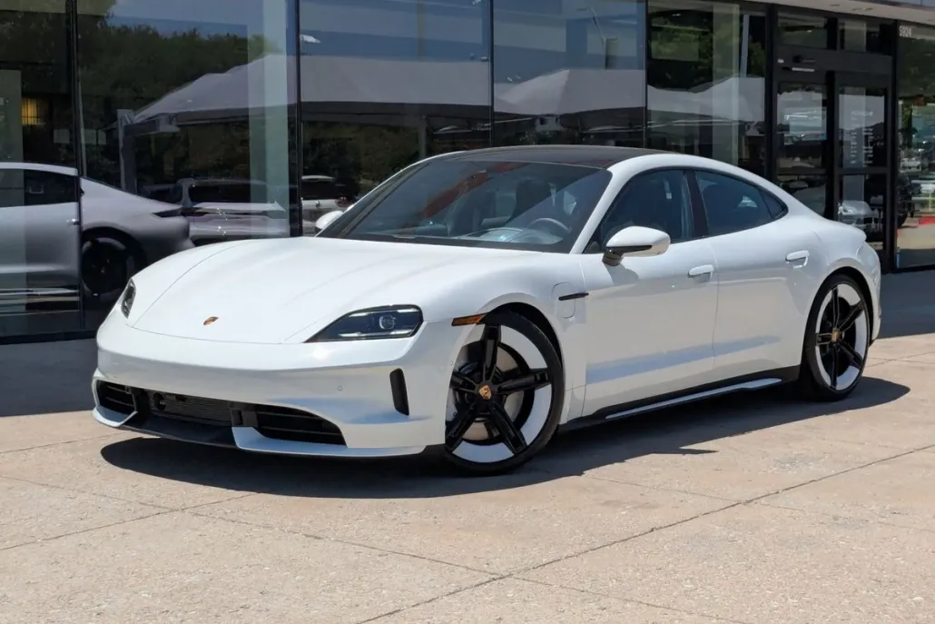 2025 Porsche Taycan 4 photo 1