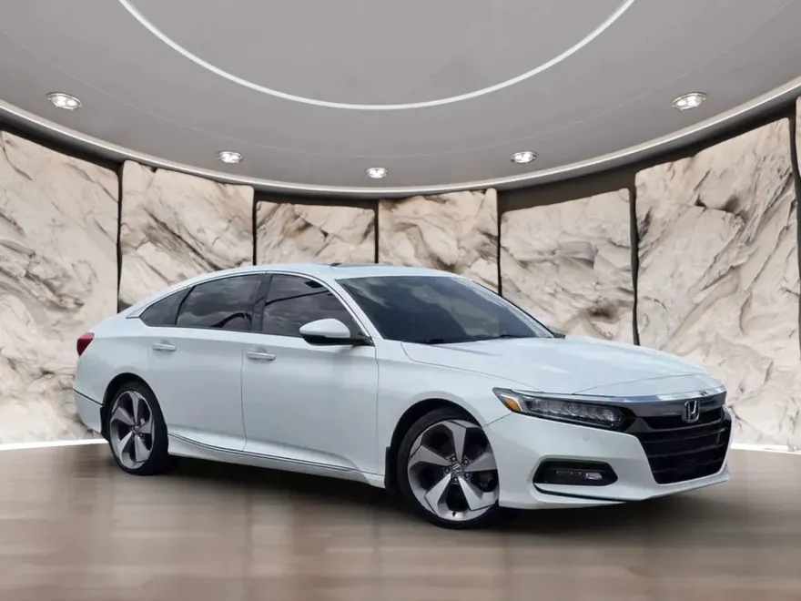 2020 Honda Accord Touring photo 1