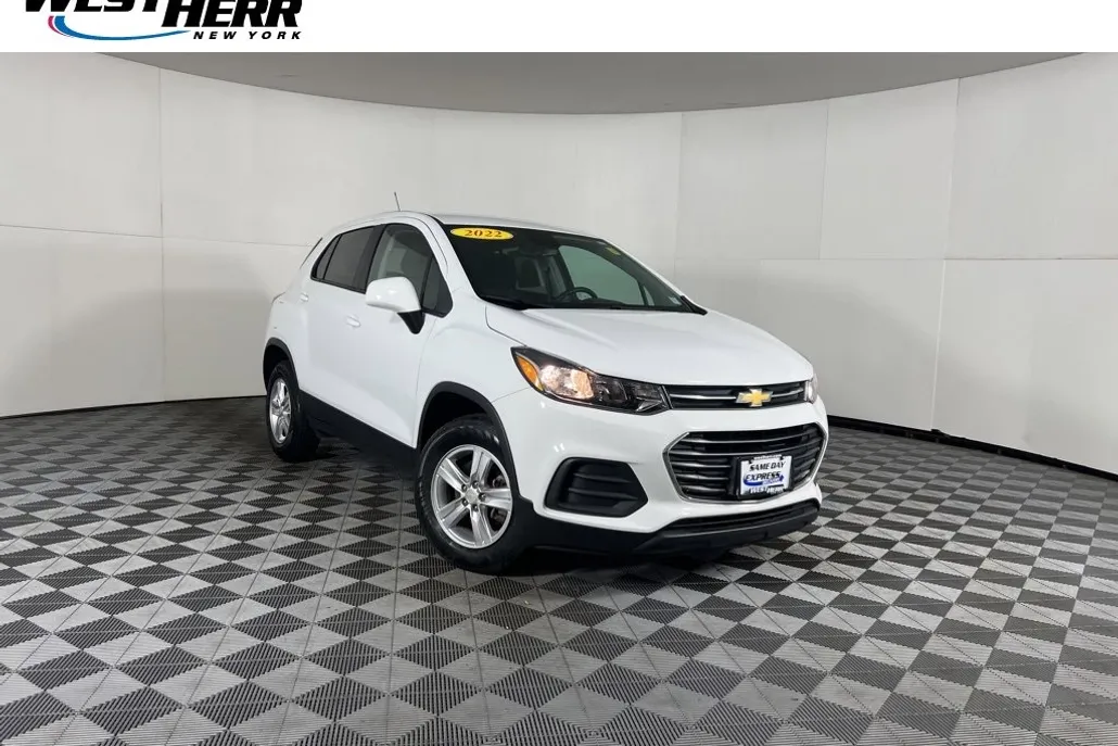 2022 Chevrolet Trax LS photo 1