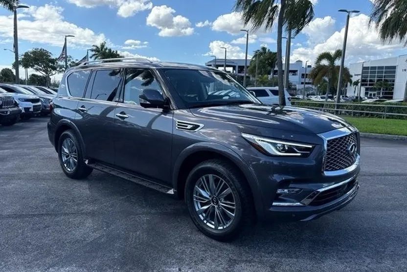 2022 Infiniti QX80 Luxe photo 1