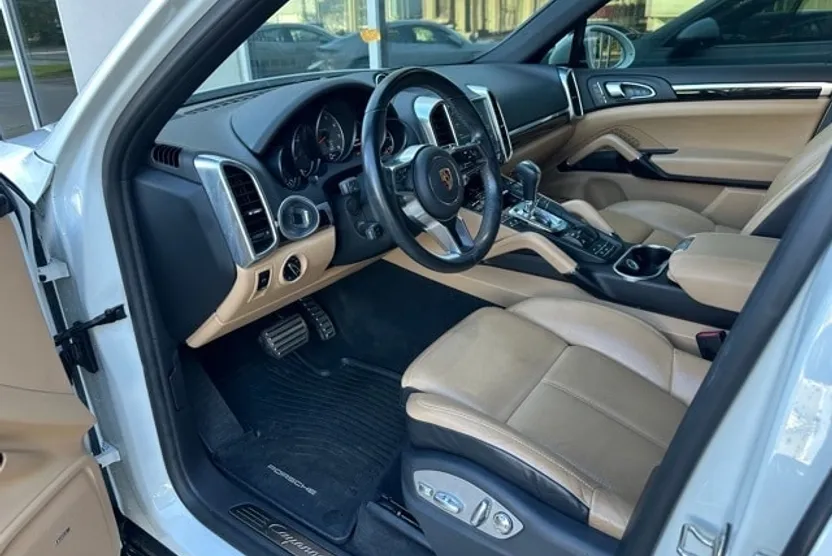 2018 Porsche Cayenne S photo 1