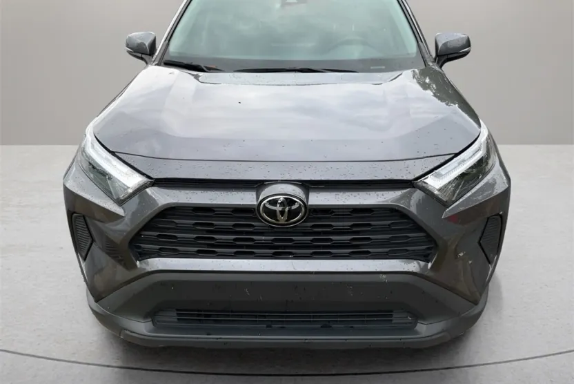 2024 Toyota RAV4 XLE photo 1