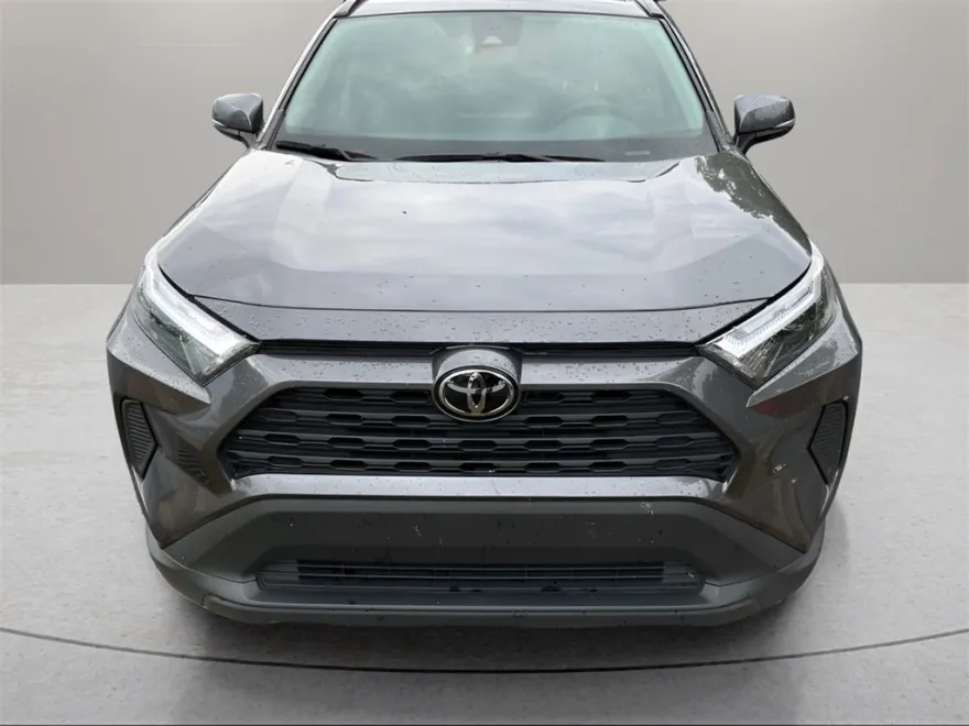 2024 Toyota RAV4 XLE photo 1
