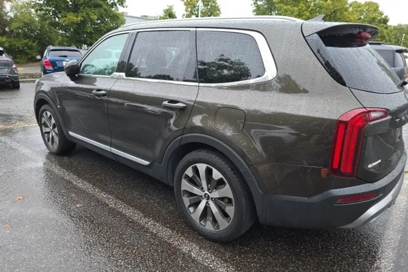 2020 Kia Telluride EX photo 1