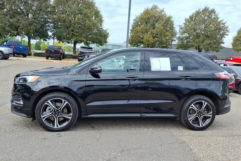 2022 Ford Edge ST photo 1