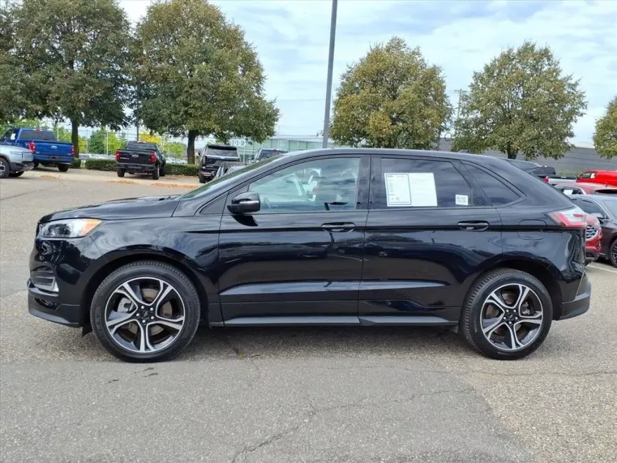 2022 Ford Edge ST photo 1