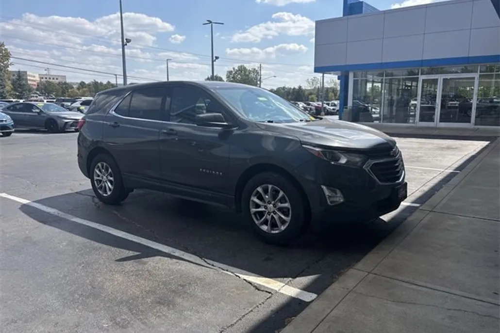 2020 Chevrolet Equinox LT photo 1