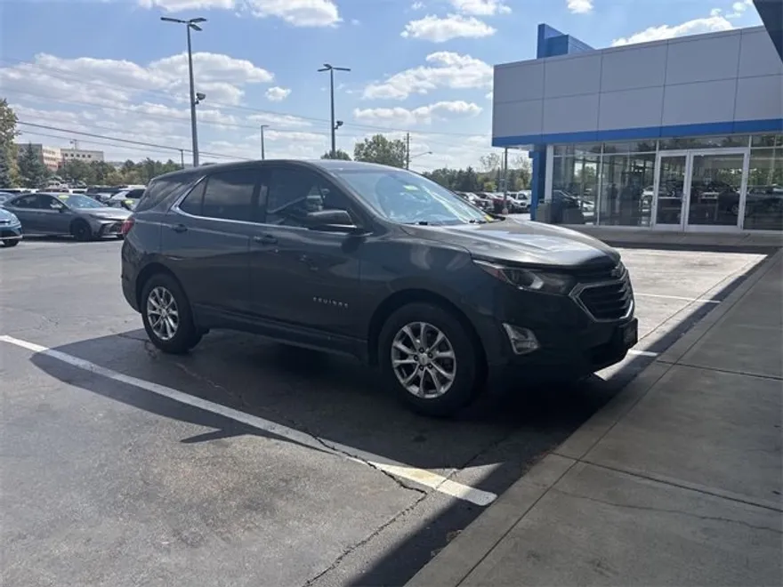 2020 Chevrolet Equinox LT photo 1