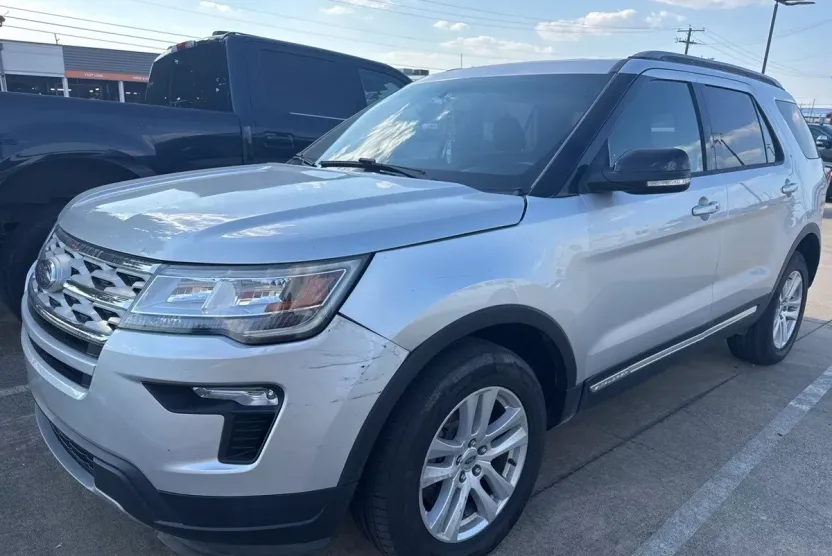 2018 Ford Explorer XLT photo 1