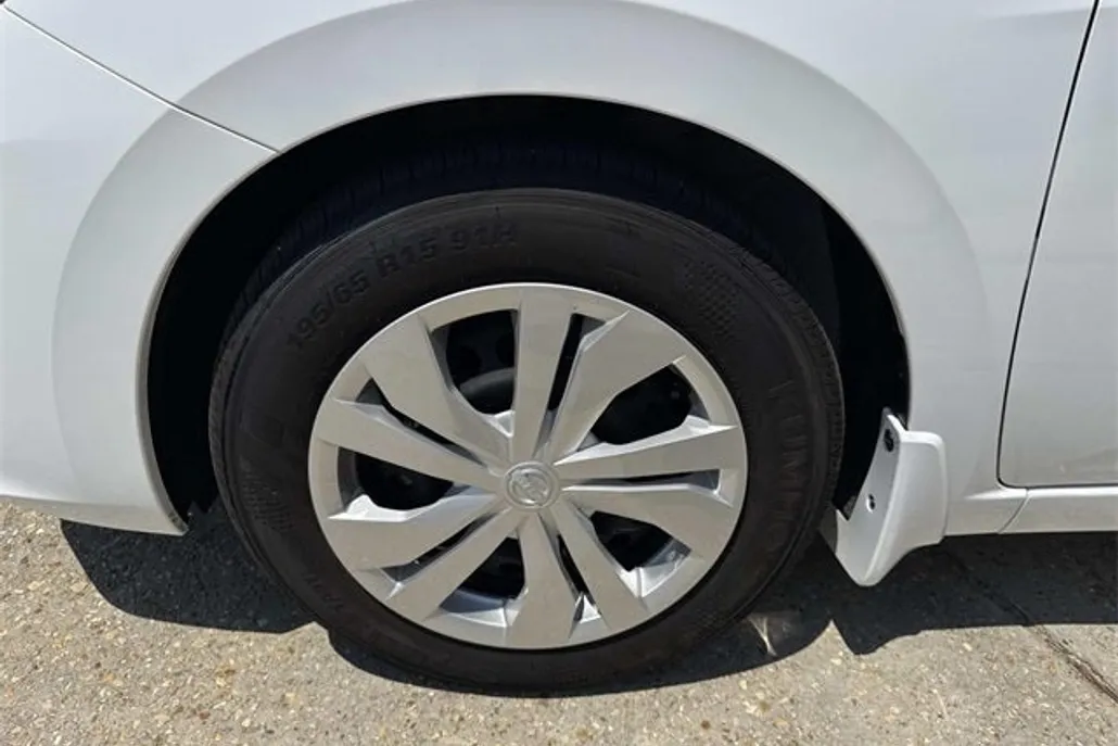 2025 Nissan Versa 1.6 S photo 1