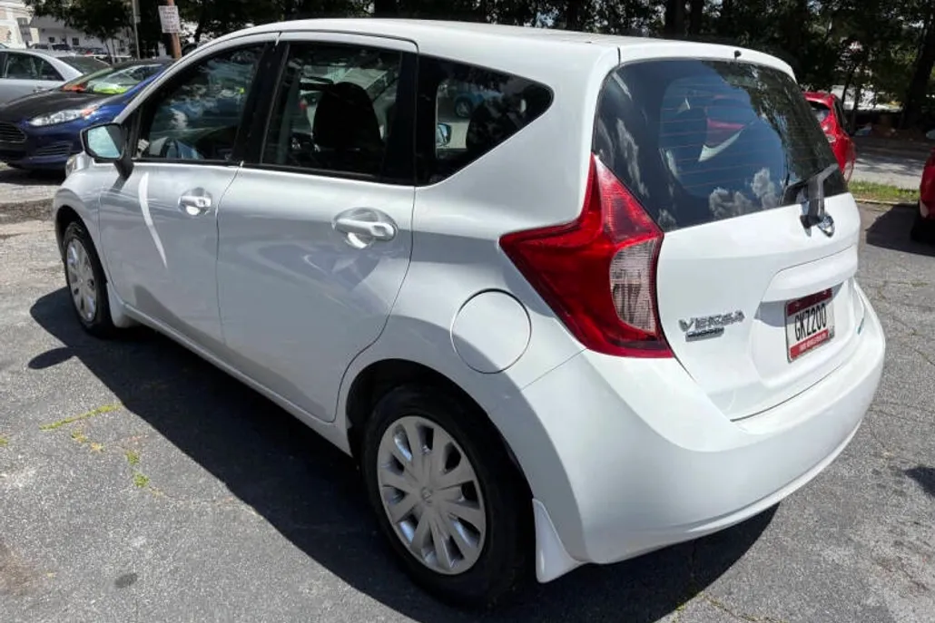 2015 Nissan Versa Note SV photo 1