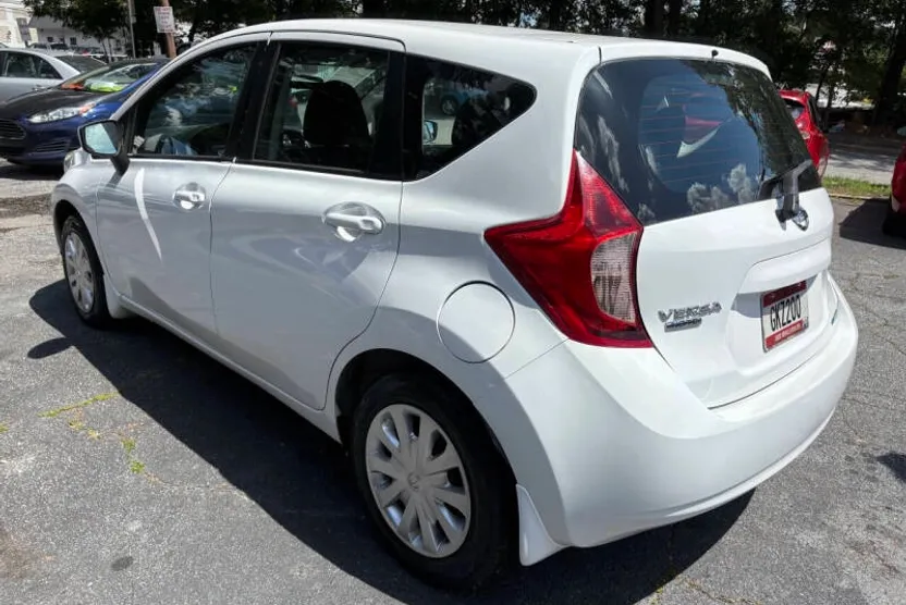 2015 Nissan Versa Note SV photo 1