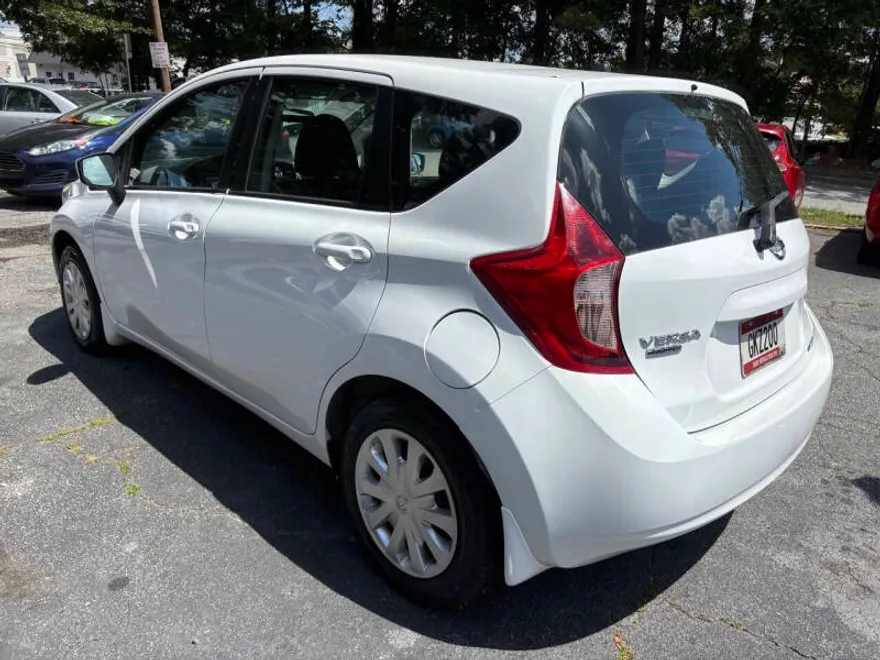 2015 Nissan Versa Note SV photo 1