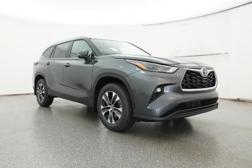2025 Toyota Highlander XLE photo 1