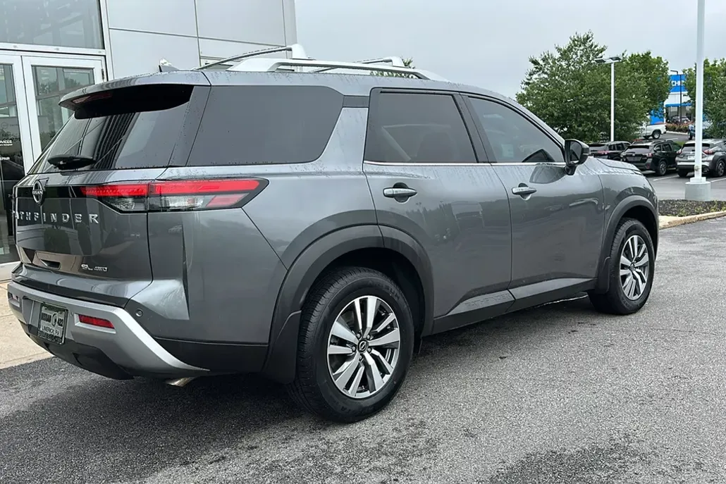 2023 Nissan Pathfinder SL photo 1