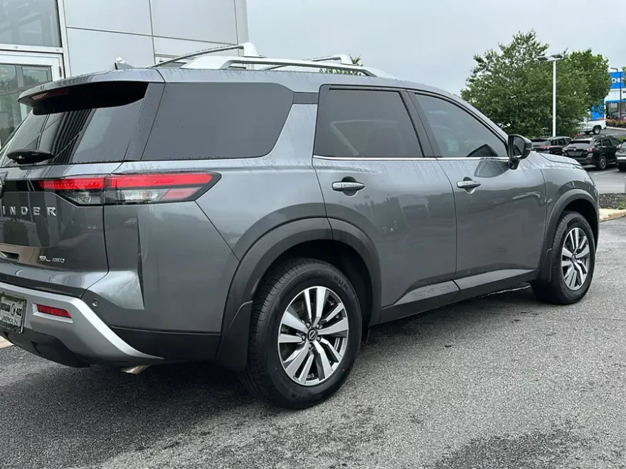 2023 Nissan Pathfinder SL photo 1