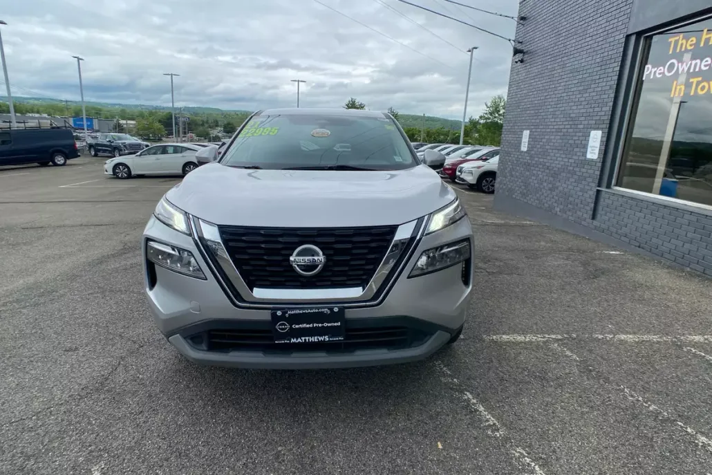 2021 Nissan Rogue SV photo 1