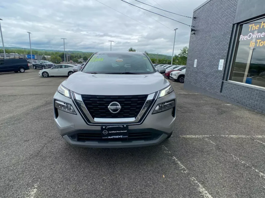 2021 Nissan Rogue SV photo 1