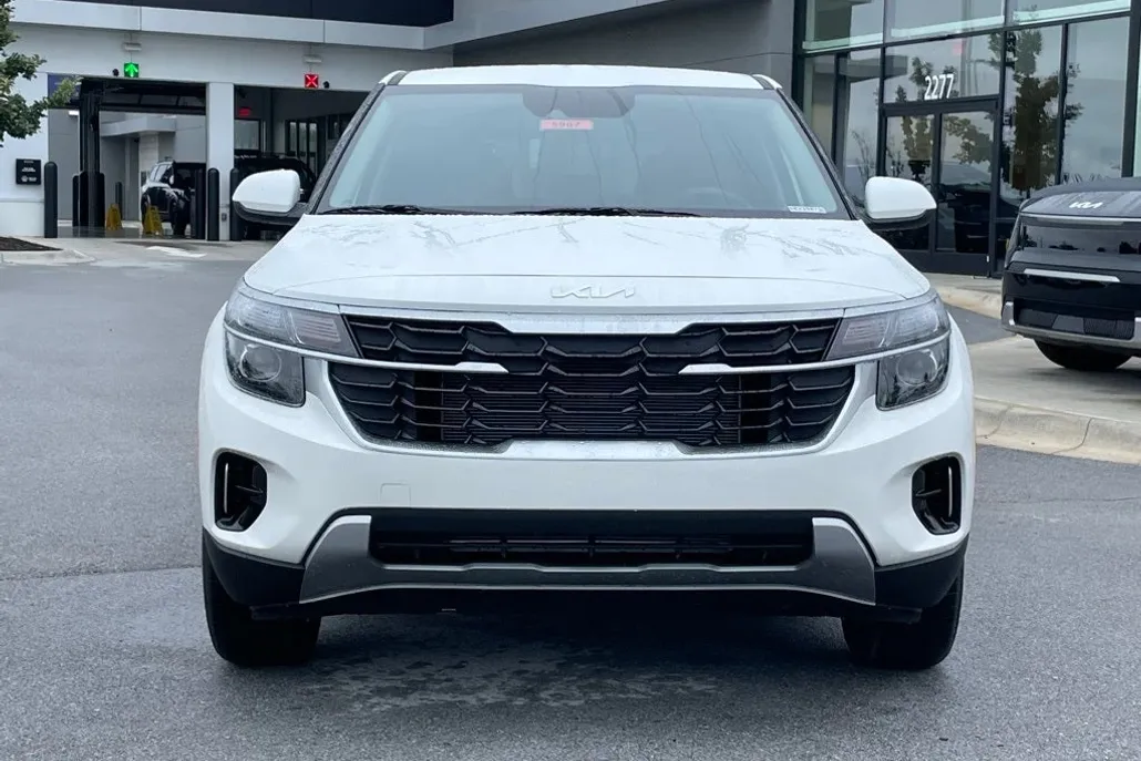 2026 Kia Seltos LX photo 1