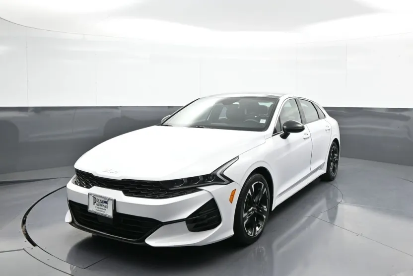 2023 Kia K5 GT-Line photo 1