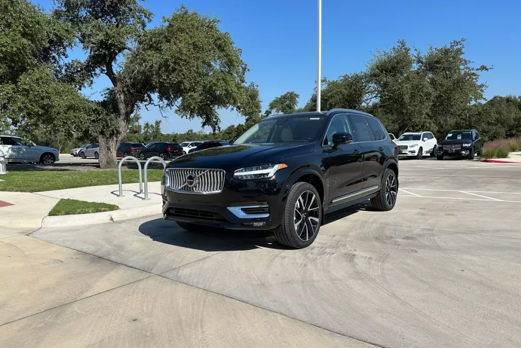 2025 Volvo XC90 Plus photo 1