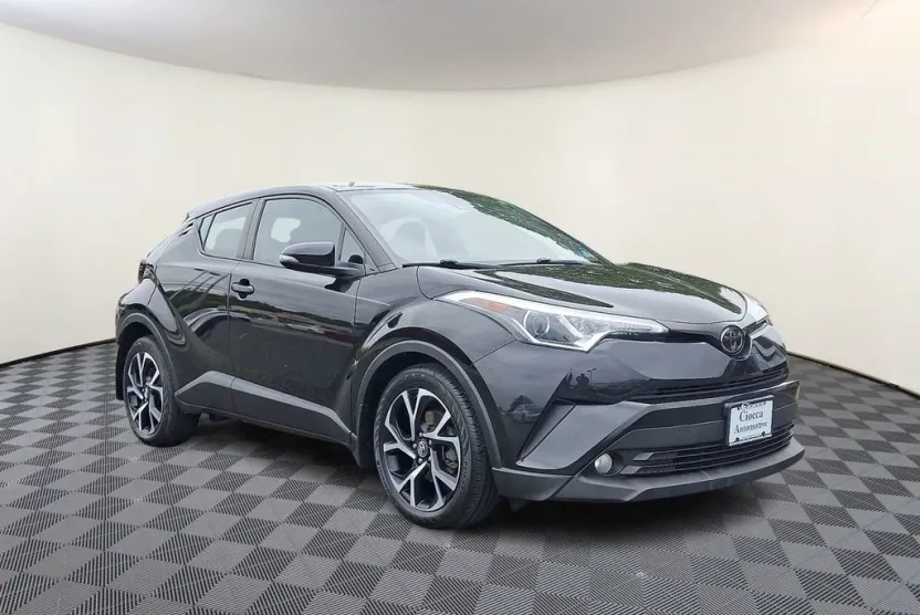 2018 Toyota C-HR XLE photo 1