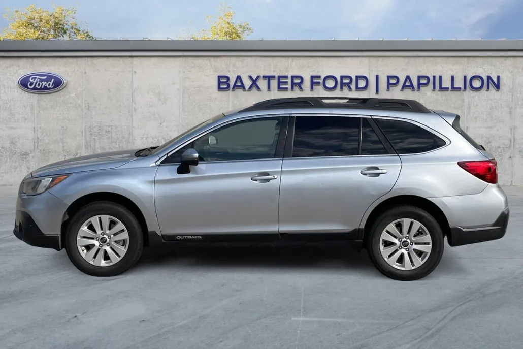 2019 Subaru Outback 2.5i Premium photo 1